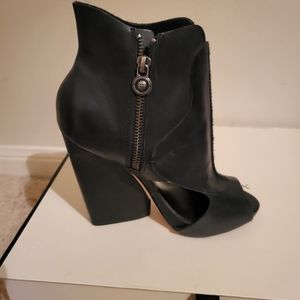 Black leather ankle boot, size 6 1/2